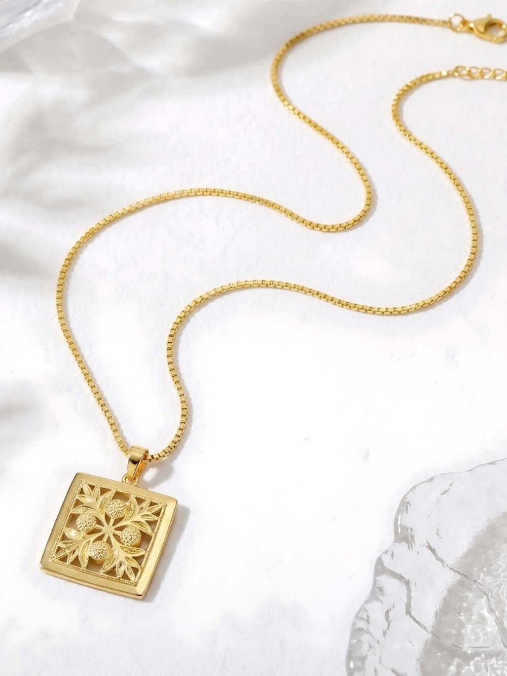 Gold Hawaiian Ulu Quilt Necklace